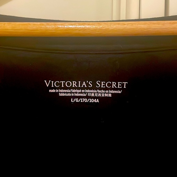 Victoria Secret pajamas - Picture 2 of 5